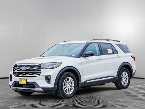 Certified 2025 Ford Explorer Active w/ Active Comfort Package RWD image 9