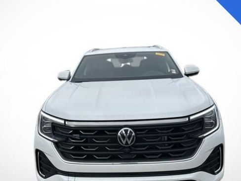 Used 2025 Volkswagen Atlas Cross Sport SEL Premium R-Line image 2