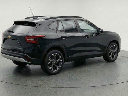 Used 2025 Chevrolet Trax LT image 9