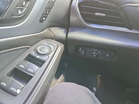 Used 2019 Chevrolet Traverse Premier w/ Driver Confidence II Package FWD image 22