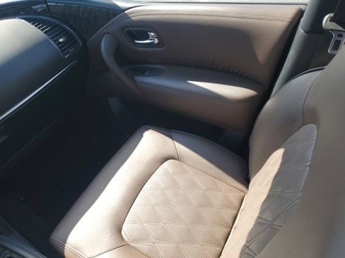 Used 2022 Nissan Armada Platinum image 10