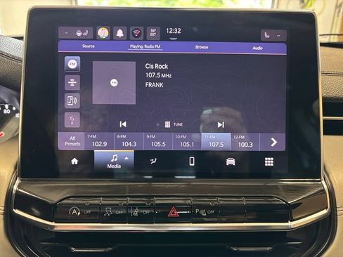 Used 2022 Jeep Compass Limited AWD/4WD image 18