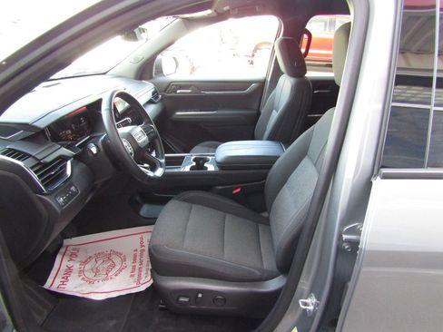 Used 2025 GMC Acadia Elevation image 28