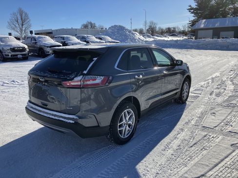 Used 2024 Ford Edge SEL w/ Convenience Package image 5