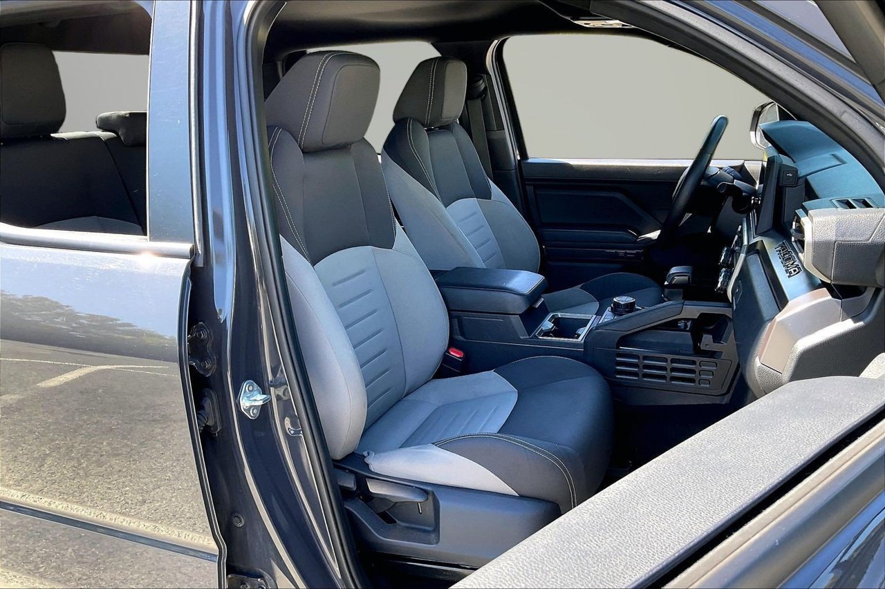 Used 2025 Toyota Tacoma TRD Off-Road AWD/4WD image 23