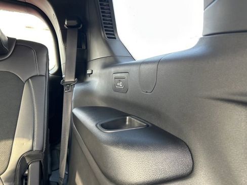 Used 2025 Jeep Grand Cherokee L Altitude image 45