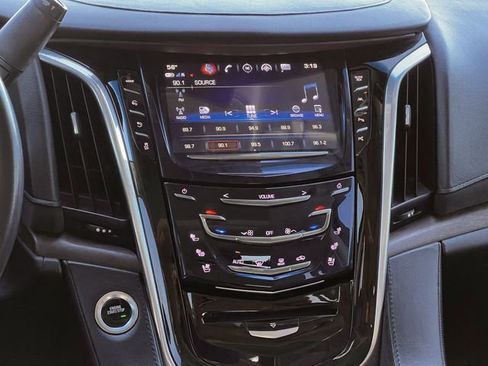 Used 2018 Cadillac Escalade Premium Luxury image 18