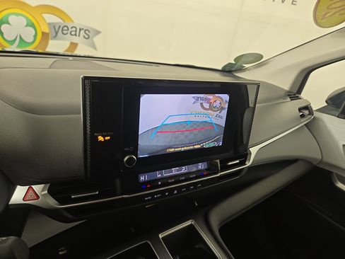 Used 2025 Toyota Sienna LE image 21