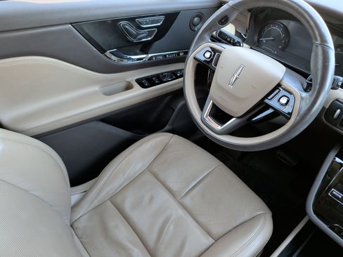 Used 2020 Lincoln Corsair Reserve w/ Appearance Package image 34