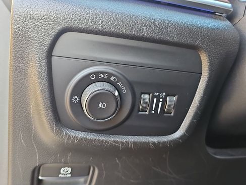 Used 2022 Jeep Grand Cherokee L Summit w/ Luxury Tech Group V image 29