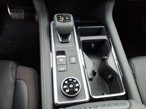 New 2026 Nissan Pathfinder SL image 14