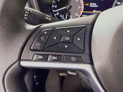 Used 2024 Nissan Sentra SV FWD image 14