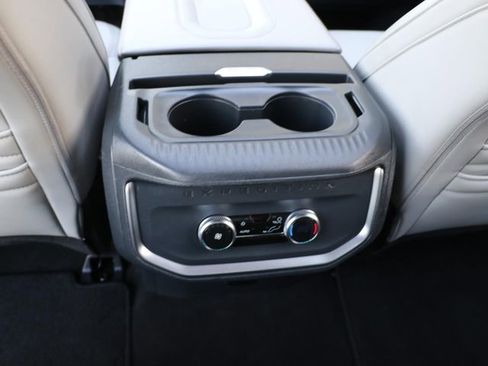 Used 2025 Ford Expedition Active AWD/4WD image 17
