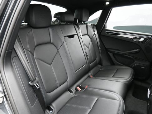 Certified 2025 Porsche Macan image 27