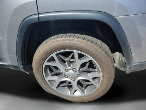 Used 2019 Jeep Grand Cherokee Limited image 28