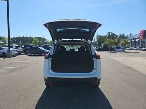 Used 2024 Nissan Rogue S FWD image 17