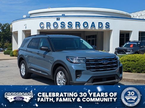 Used 2025 Ford Explorer Active AWD/4WD image 1