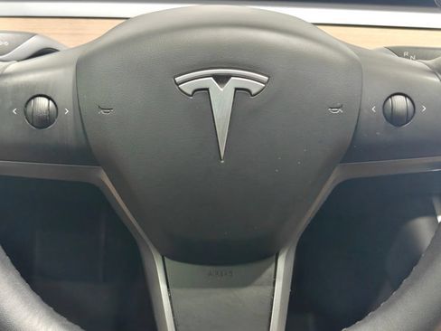 Used 2020 Tesla Model 3 Standard Range RWD image 5