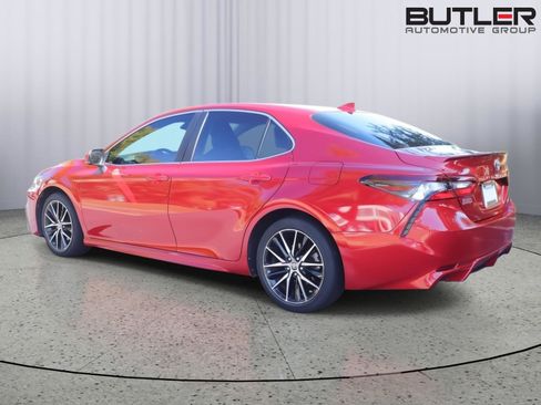 Used 2021 Toyota Camry SE image 5