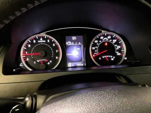 Used 2015 Toyota Camry XSE image 24