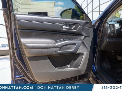 Used 2023 Nissan Pathfinder SL AWD/4WD image 12