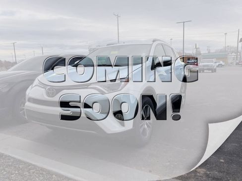 Used 2018 Toyota RAV4 XLE image 1