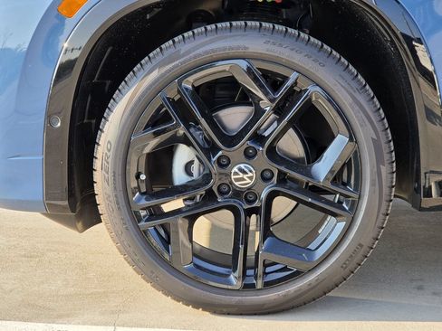 New 2026 Volkswagen Tiguan SE R-Line FWD image 8