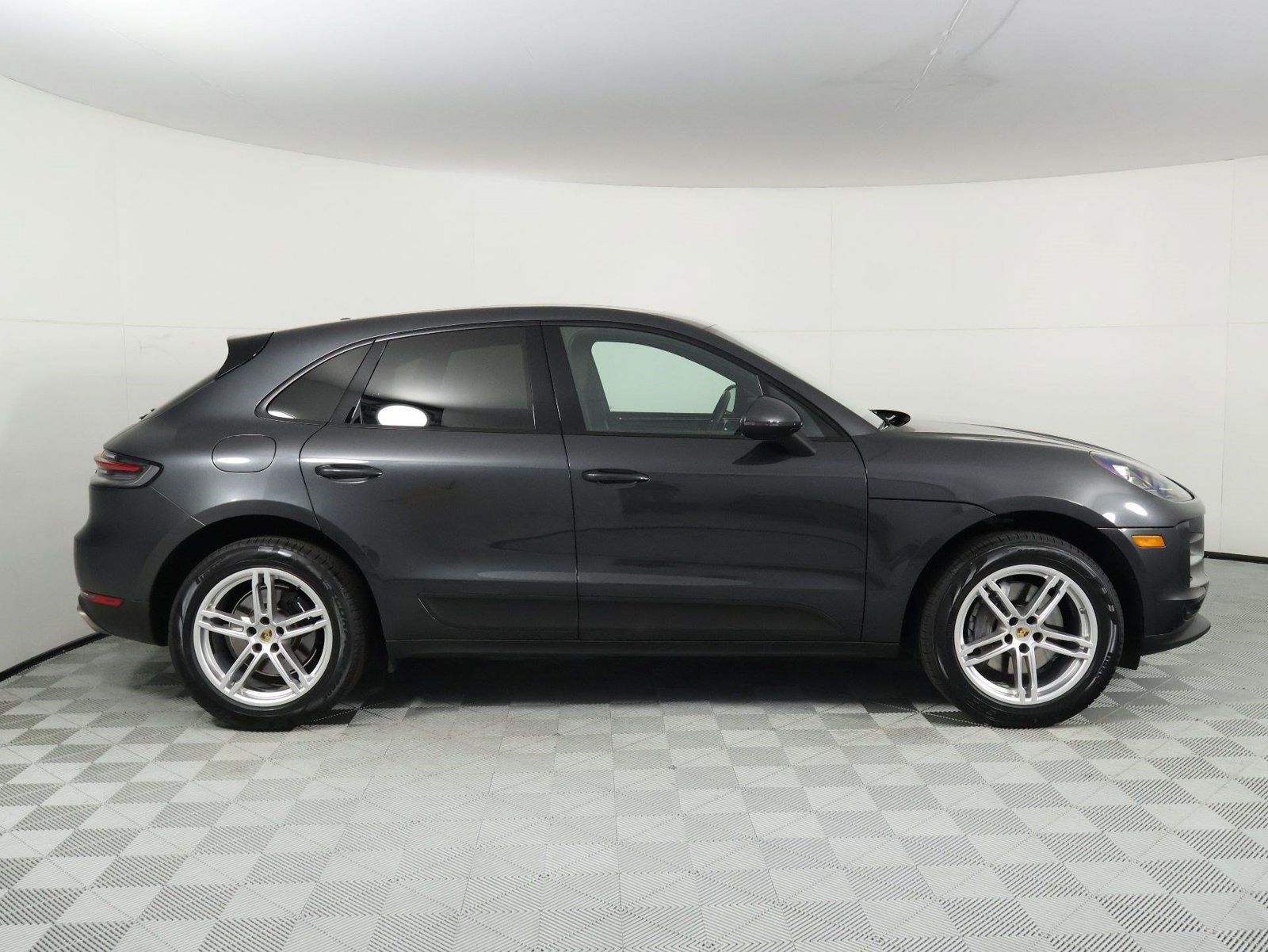 Certified 2021 Porsche Macan AWD/4WD image 8