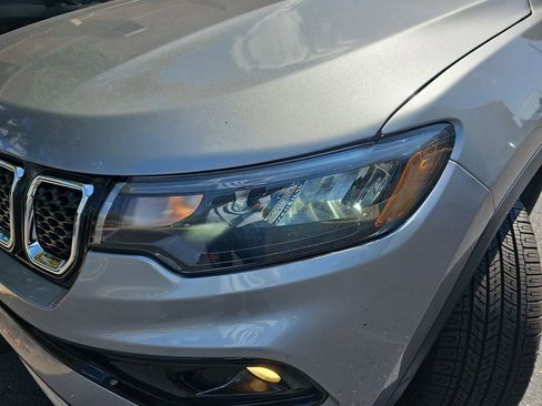 Certified 2023 Jeep Compass Limited image 28