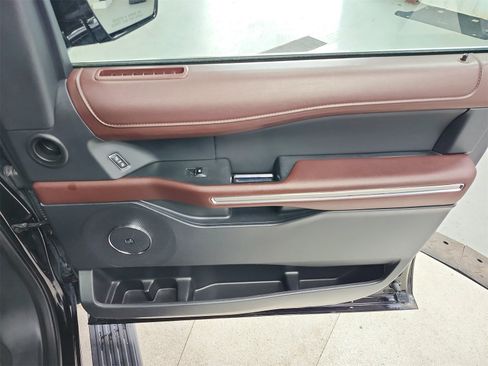 Used 2024 Ford Expedition Max Limited image 43