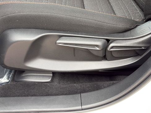 Certified 2025 Honda HR-V Sport image 11