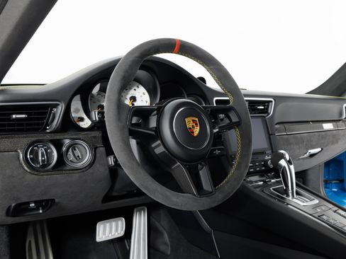 Used 2018 Porsche 911 GT2 RS RWD image 18