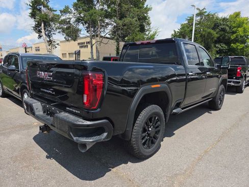 Used 2022 GMC Sierra 2500 Denali w/ Denali Black Diamond Edition AWD/4WD image 5