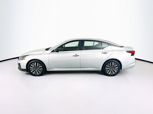 Used 2024 Nissan Altima 2.5 SV image 4
