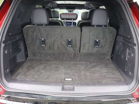 Used 2024 Chevrolet Traverse RS w/ LPO, Floor Liner Package FWD image 28