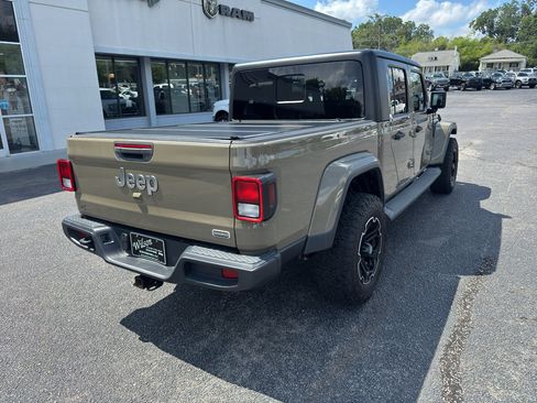 Used 2020 Jeep Gladiator Overland w/ Popular Equipment Package AWD/4WD image 9