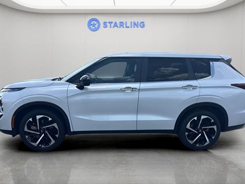 Used 2024 Mitsubishi Outlander SE FWD image 2