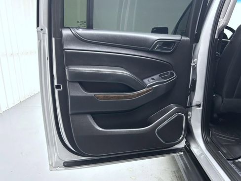 Used 2018 Chevrolet Suburban LT image 22