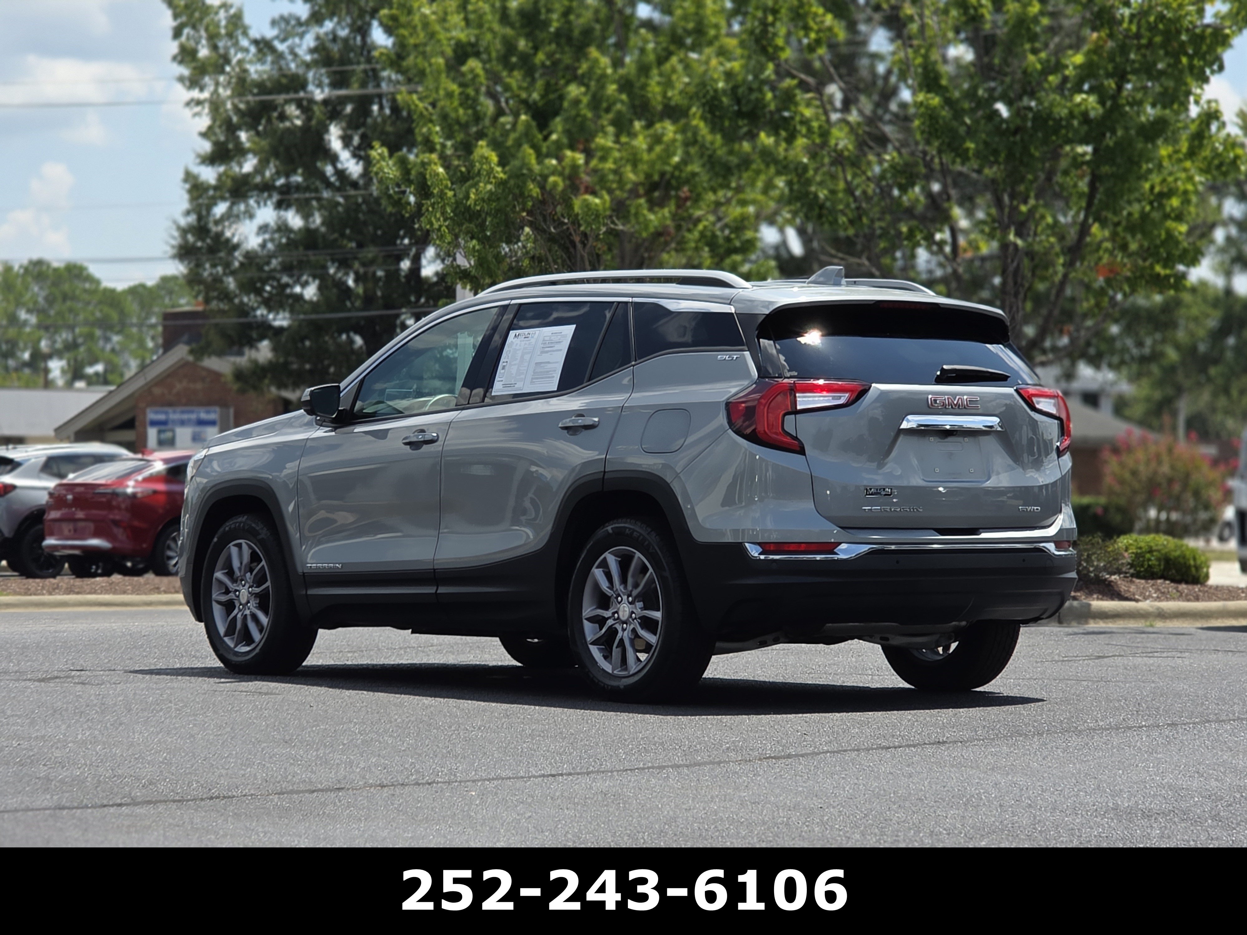 Used 2023 GMC Terrain SLT w/ Tech Package AWD/4WD image 5
