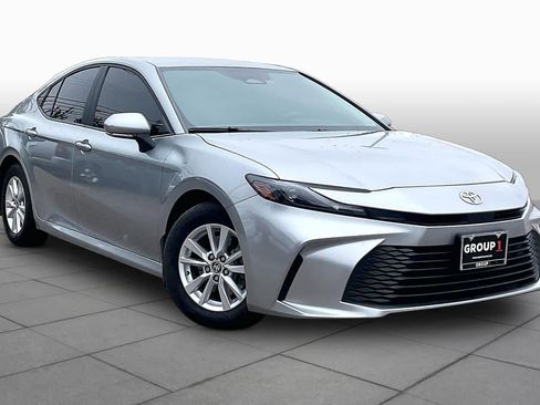 Used 2025 Toyota Camry LE FWD image 3