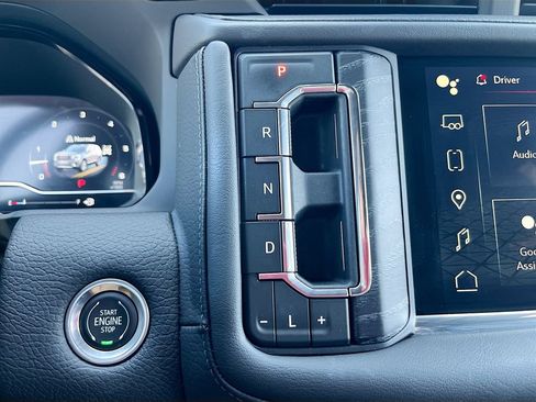 Used 2023 GMC Yukon Denali w/ Advanced Technology Package AWD/4WD image 16
