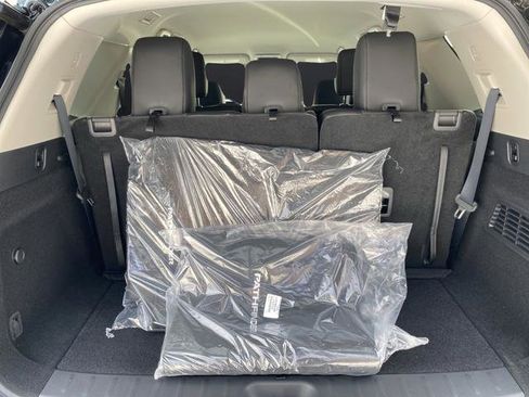 New 2026 Nissan Pathfinder SL image 12