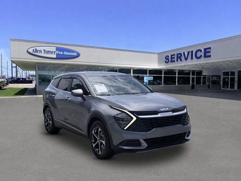 Used 2024 Kia Sportage EX FWD image 2