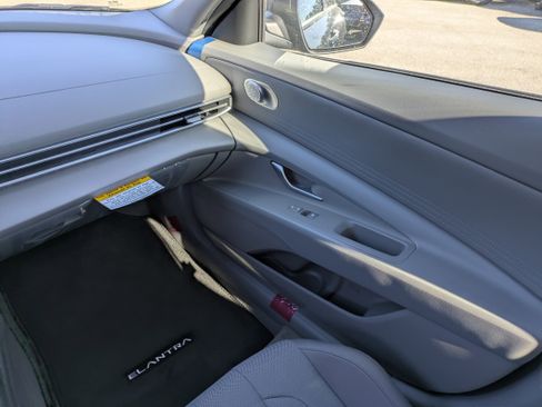 New 2026 Hyundai Elantra SE image 17