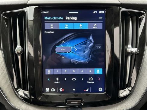 Certified 2025 Volvo XC60 B5 Plus image 19
