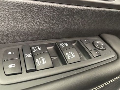 New 2026 Chrysler Pacifica Select image 16