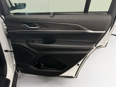 Used 2024 Jeep Grand Cherokee L Limited w/ Luxury Tech Group II AWD/4WD image 34