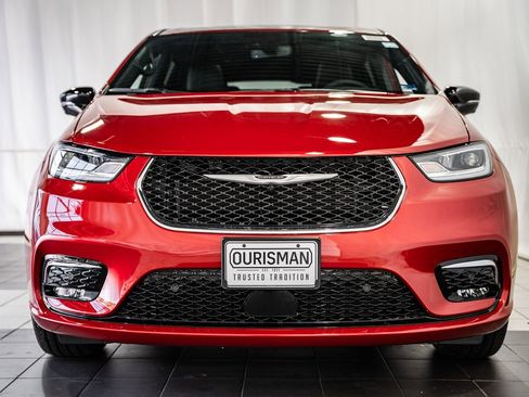 New 2026 Chrysler Pacifica Limited image 2