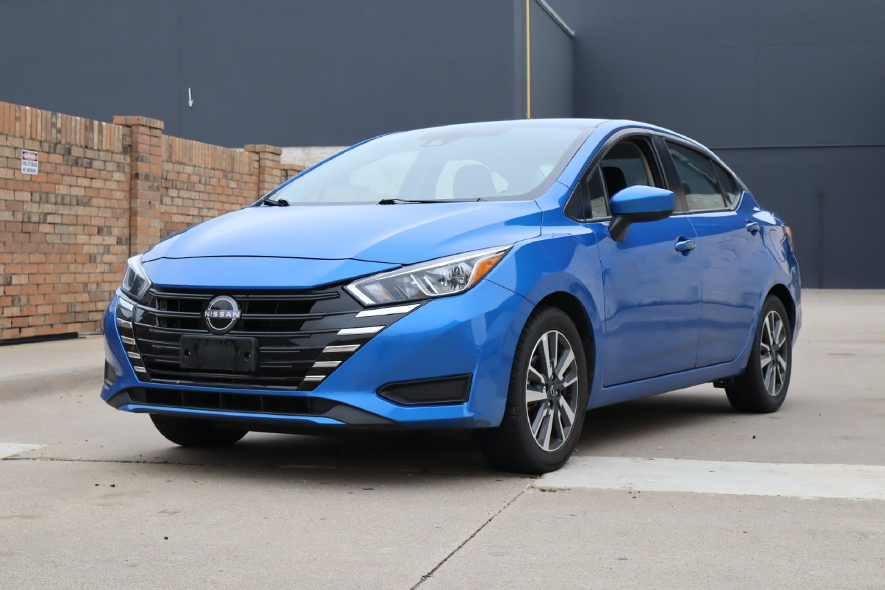 Used 2024 Nissan Versa SV FWD image 2