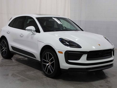 Certified 2025 Porsche Macan image 13